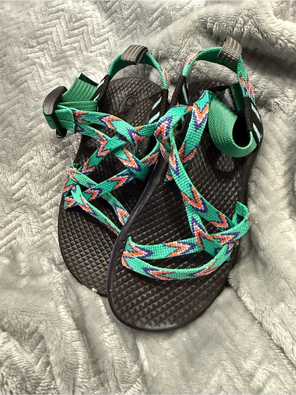 CHACOS KIDS SIZE 10 Turquoise Patterned Strap Black